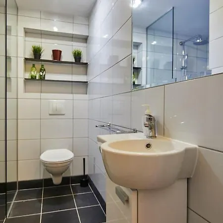 Super Central Studio - With Balcony