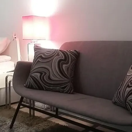 Super Central Studio - With Balcony