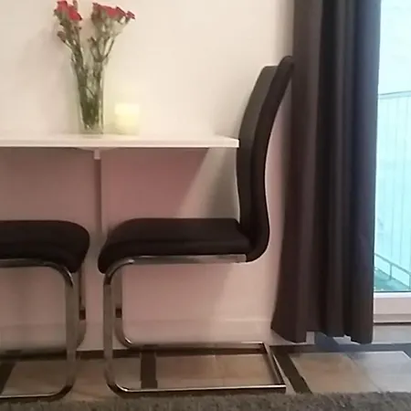 Super Central Studio - With Balcony *